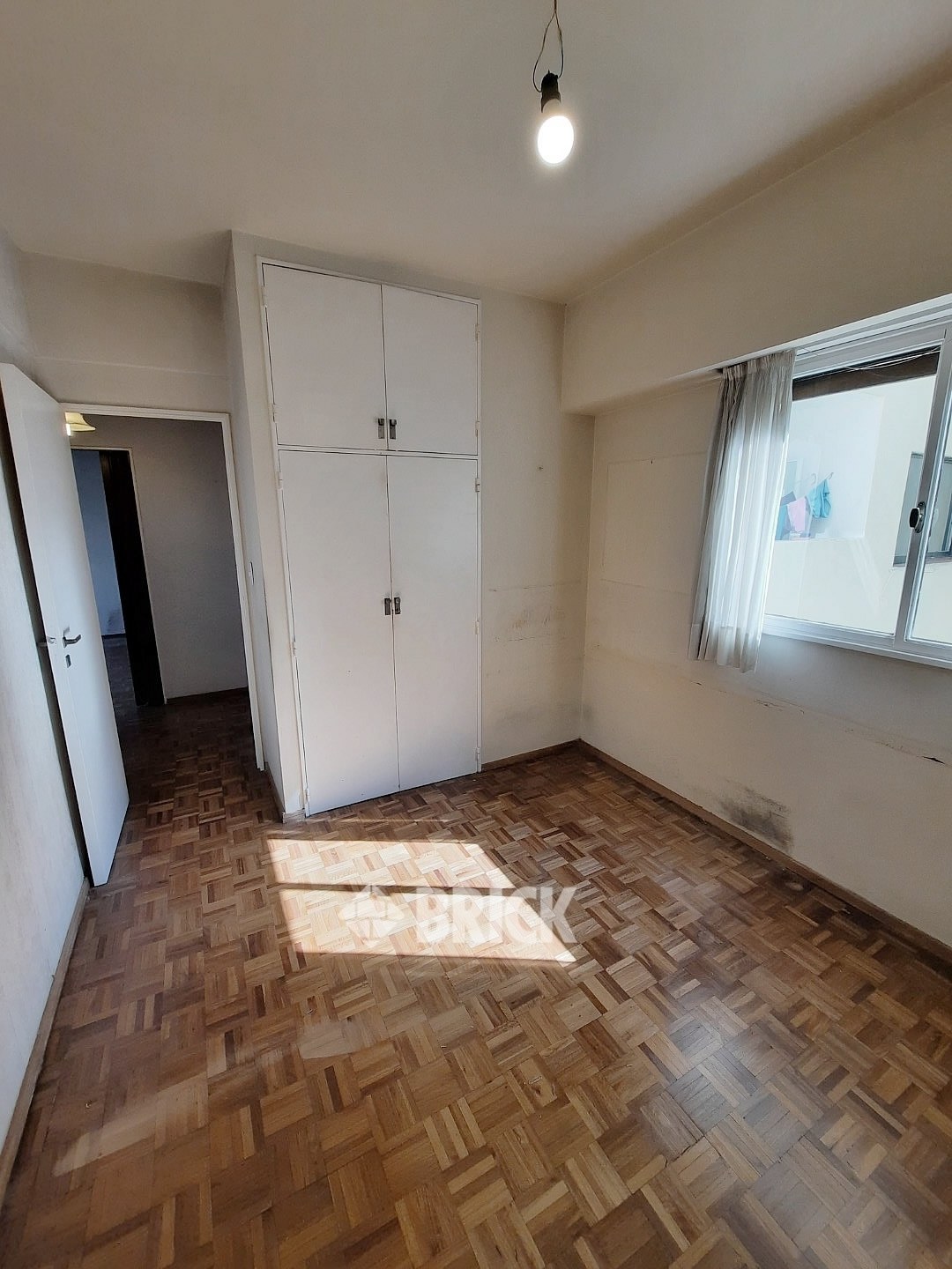 THAMES al 2100 Piso 4 15