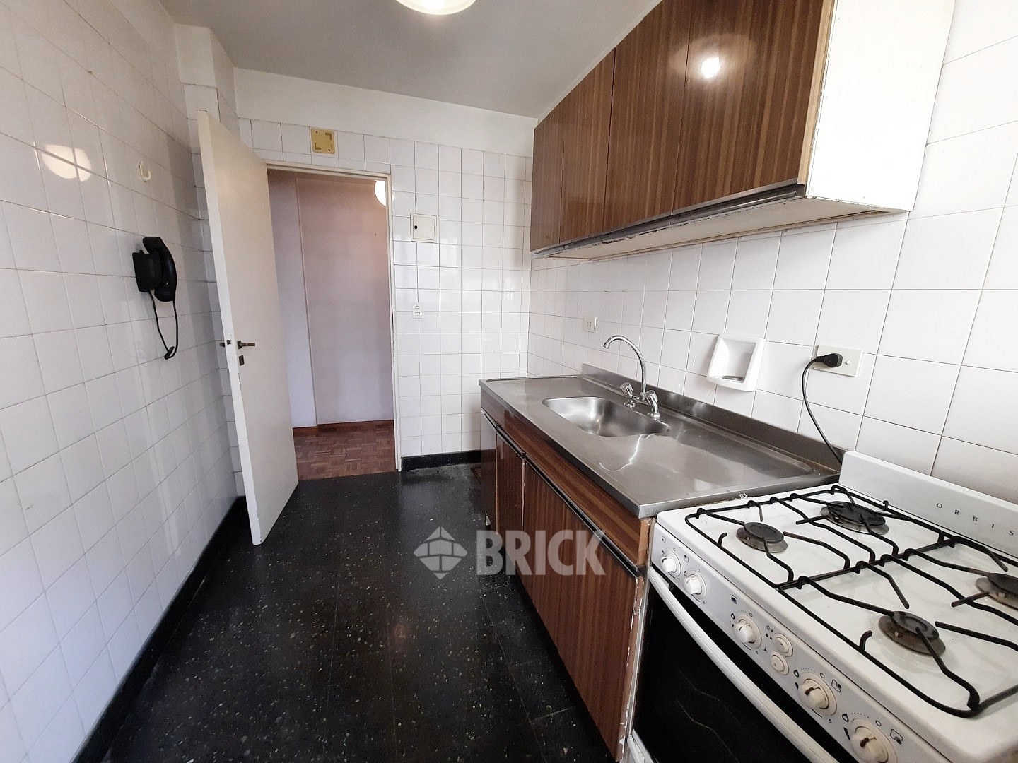 THAMES al 2100 Piso 4 21