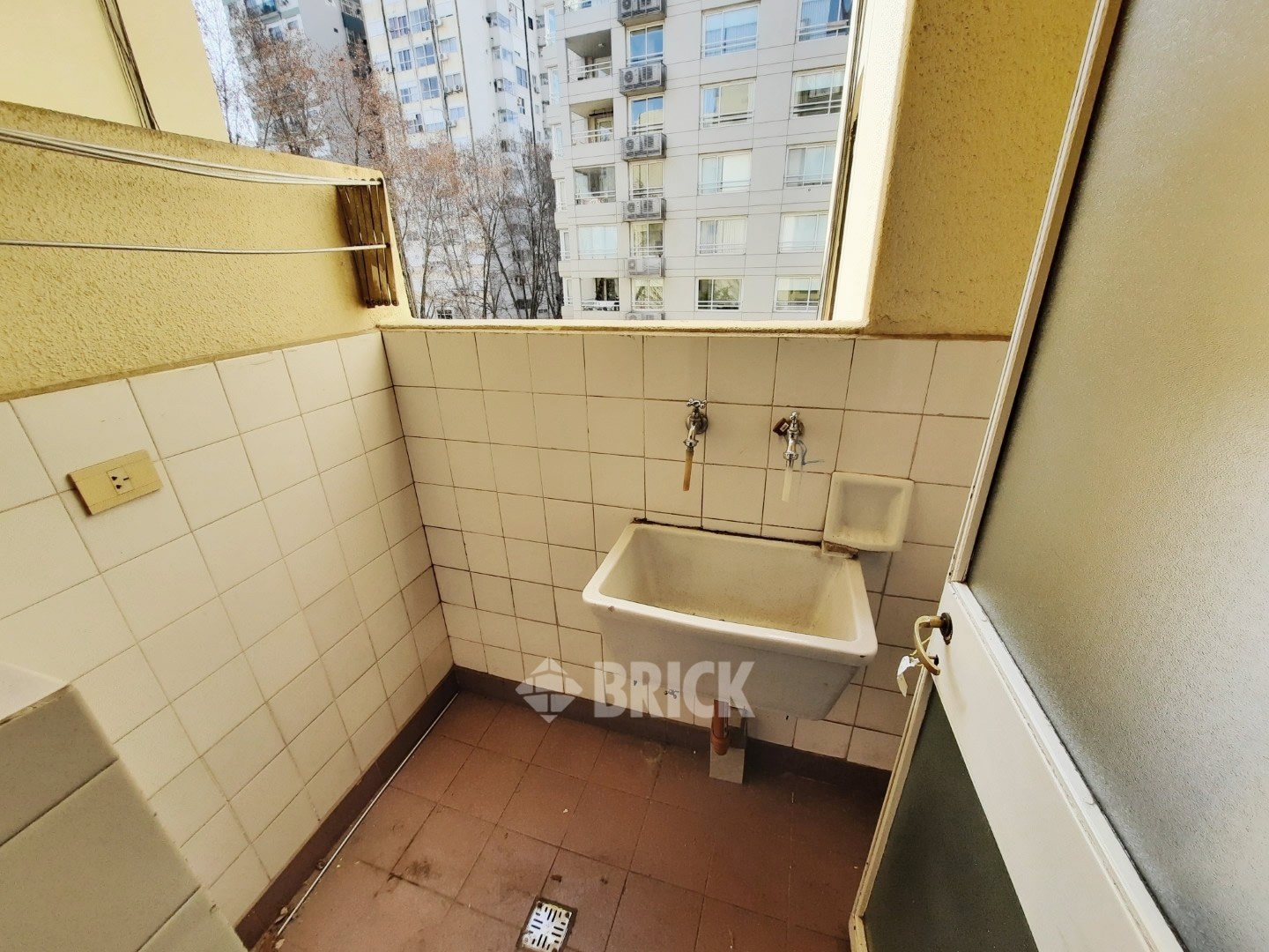 THAMES al 2100 Piso 4 23