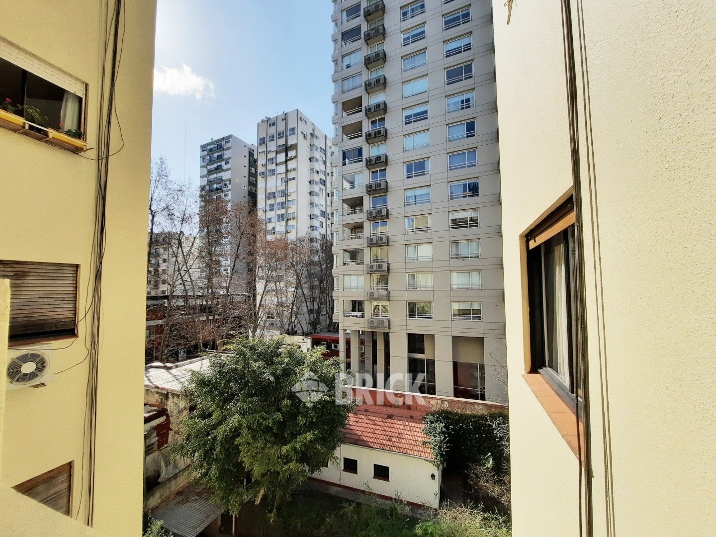 THAMES al 2100 Piso 4 24