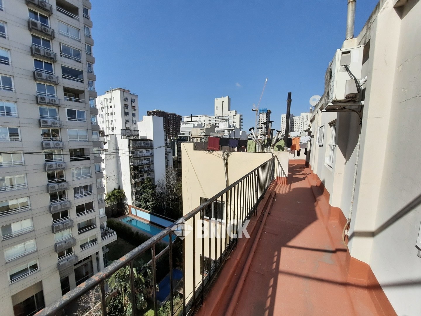 THAMES al 2100 Piso 4 25