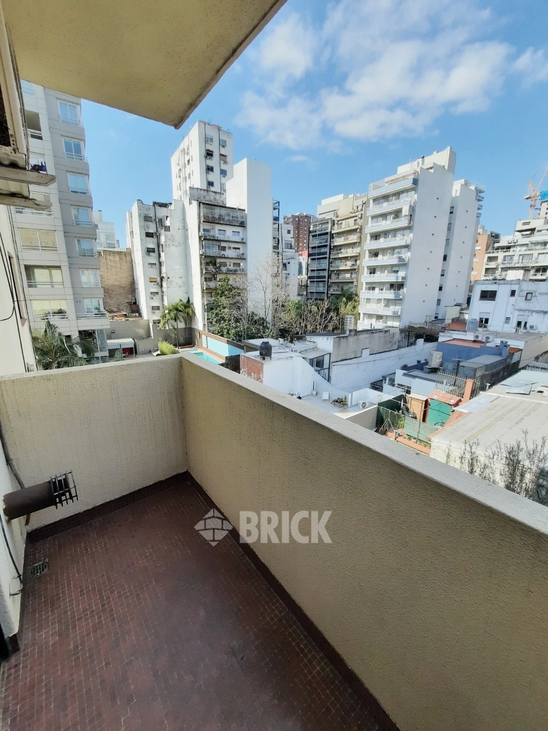 THAMES al 2100 Piso 4 5