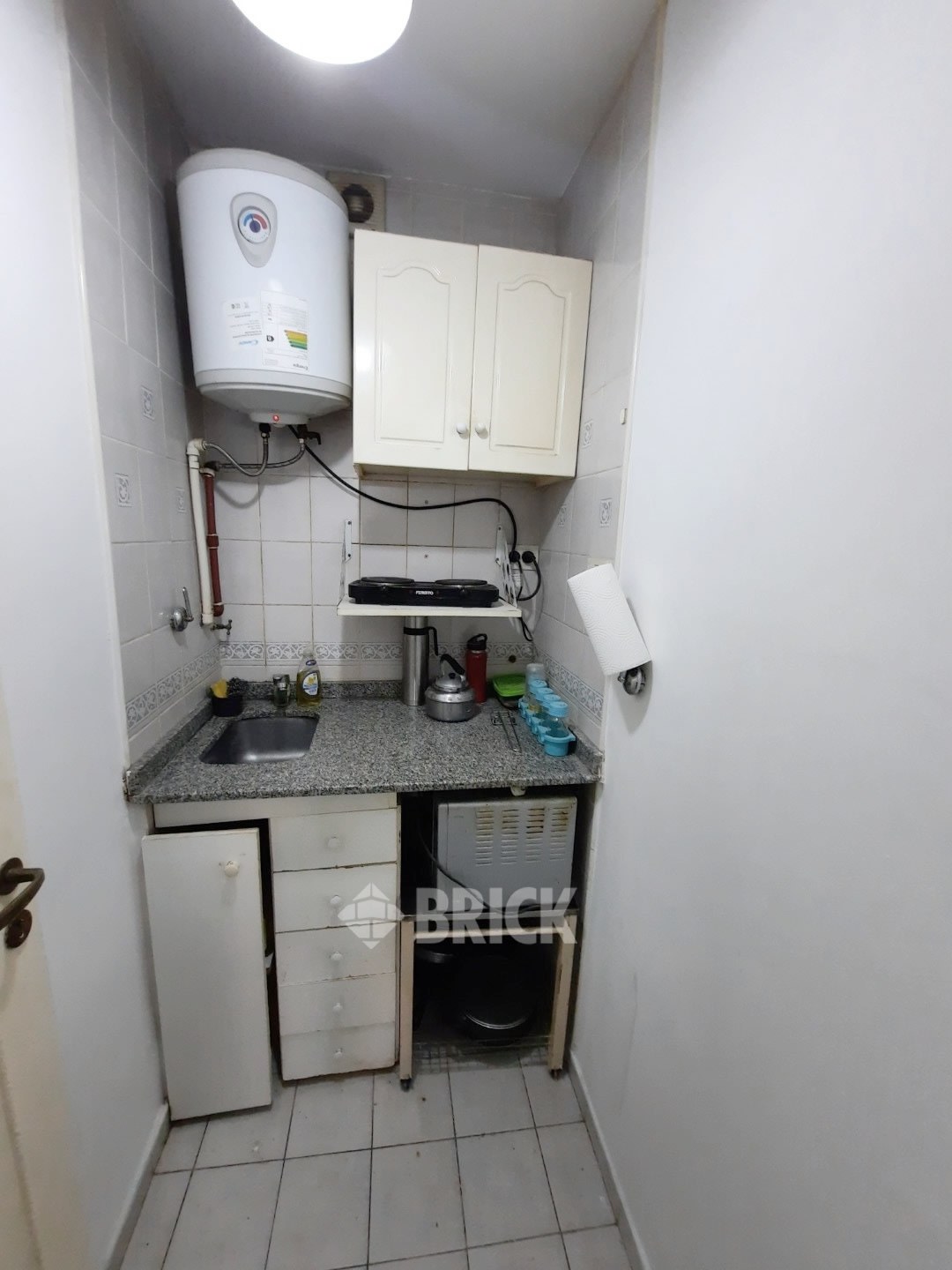 ECUADOR al 1300 Piso 8 15