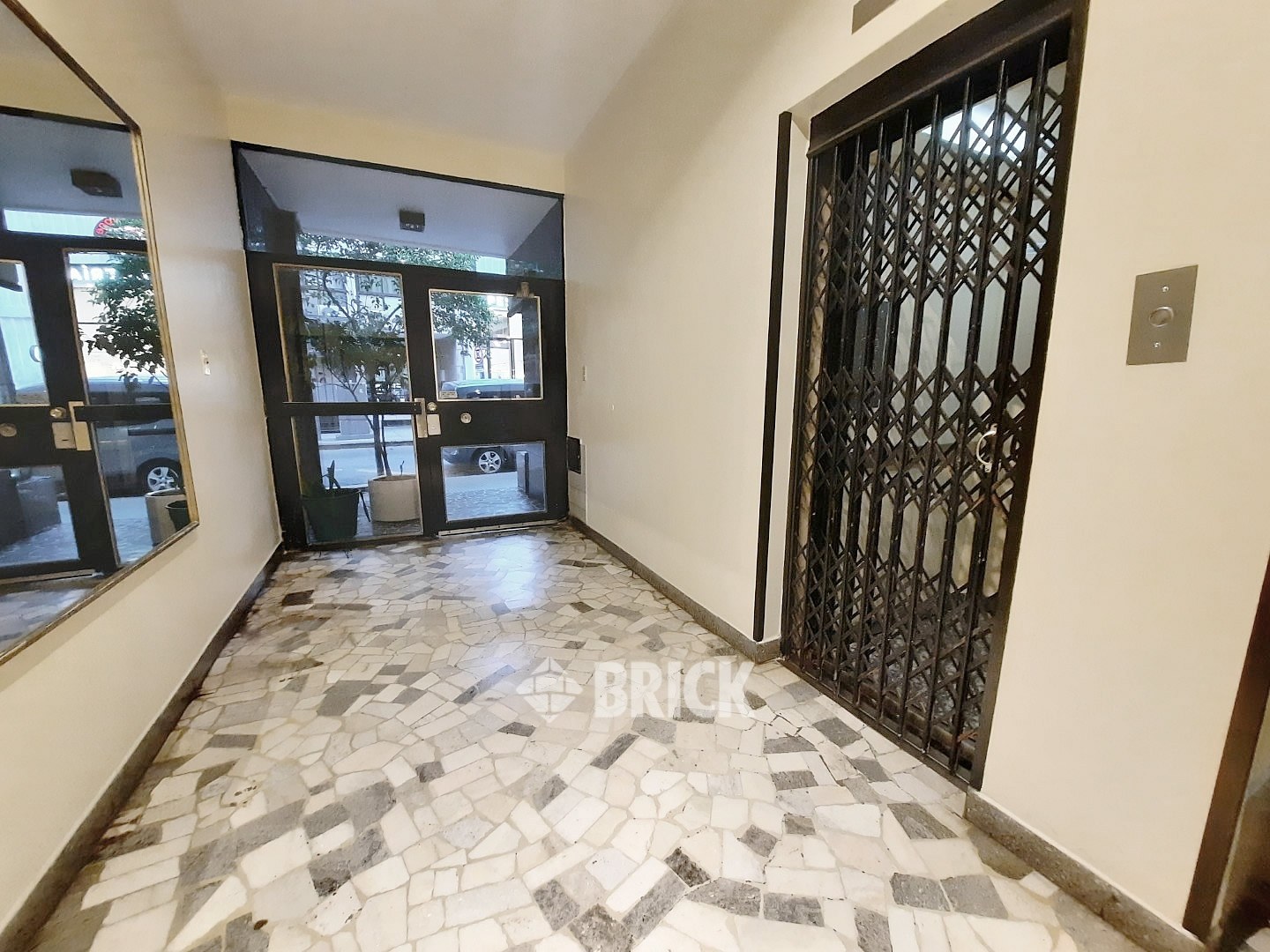 ECUADOR al 1300 Piso 8 18