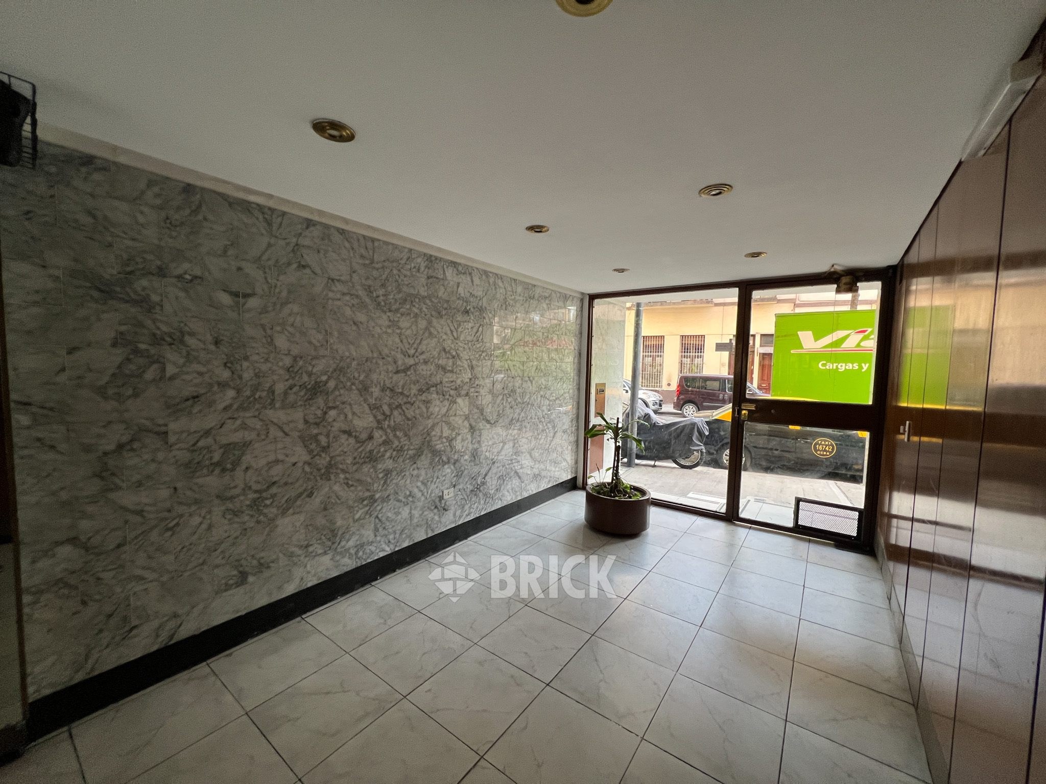 GOMEZ, VALENTIN al 3000 Piso 9 26