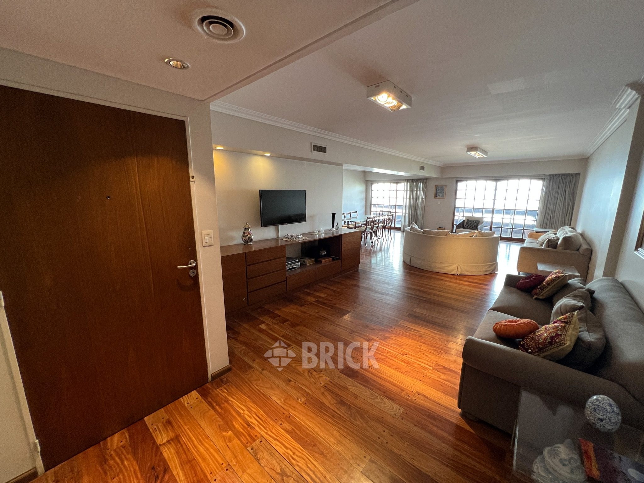 ALBERDI, JUAN B., AV. al 1000 Piso 6 12