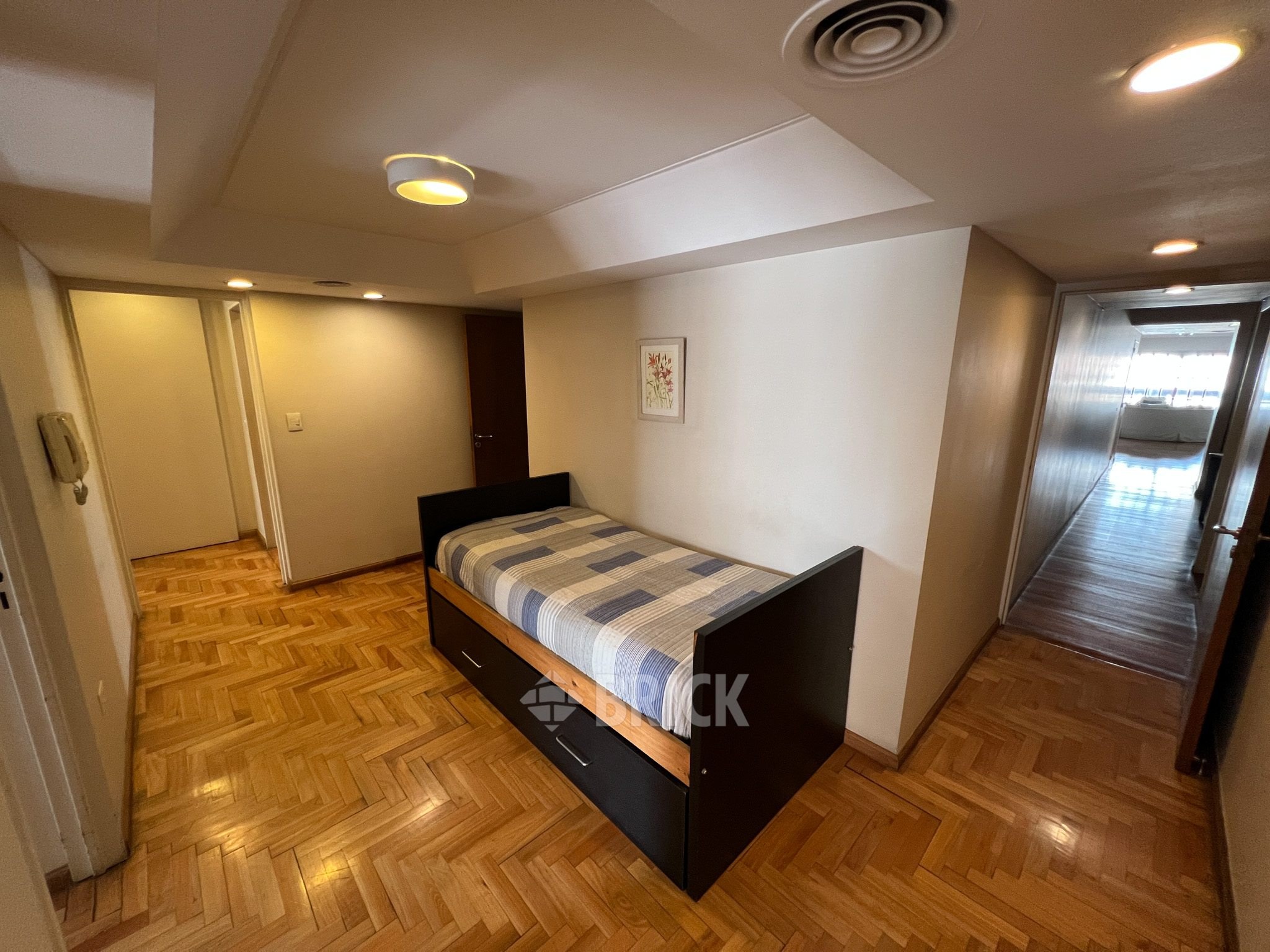 ALBERDI, JUAN B., AV. al 1000 Piso 6 20