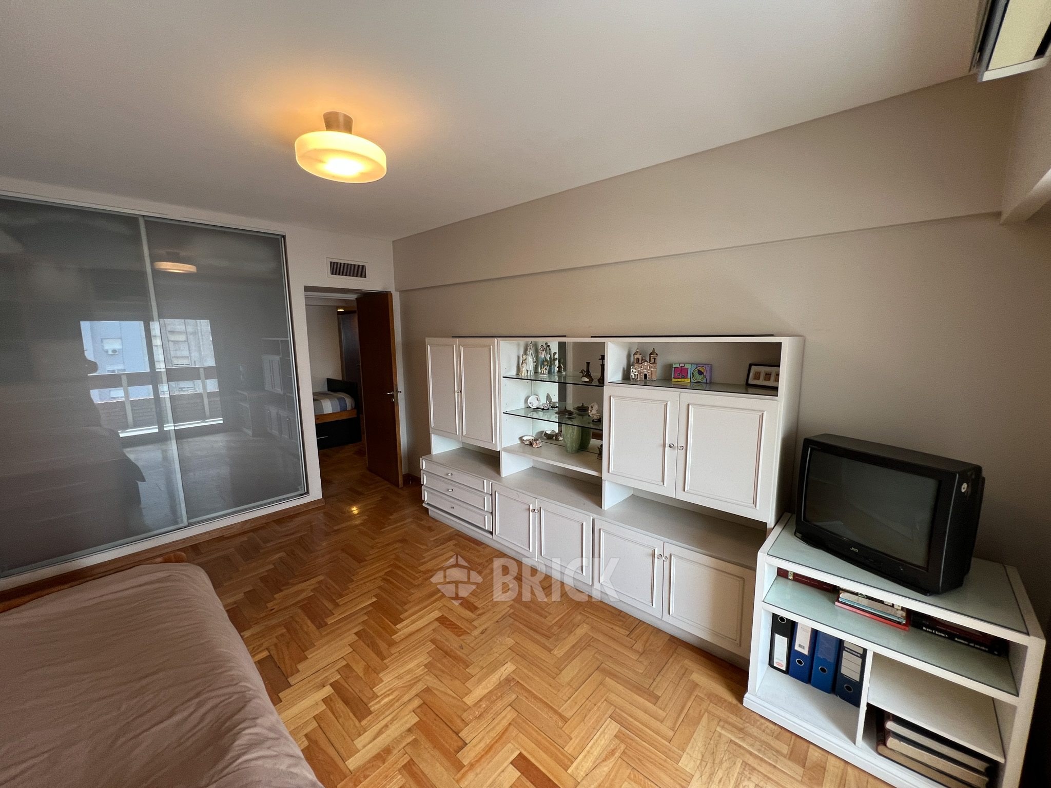 ALBERDI, JUAN B., AV. al 1000 Piso 6 28