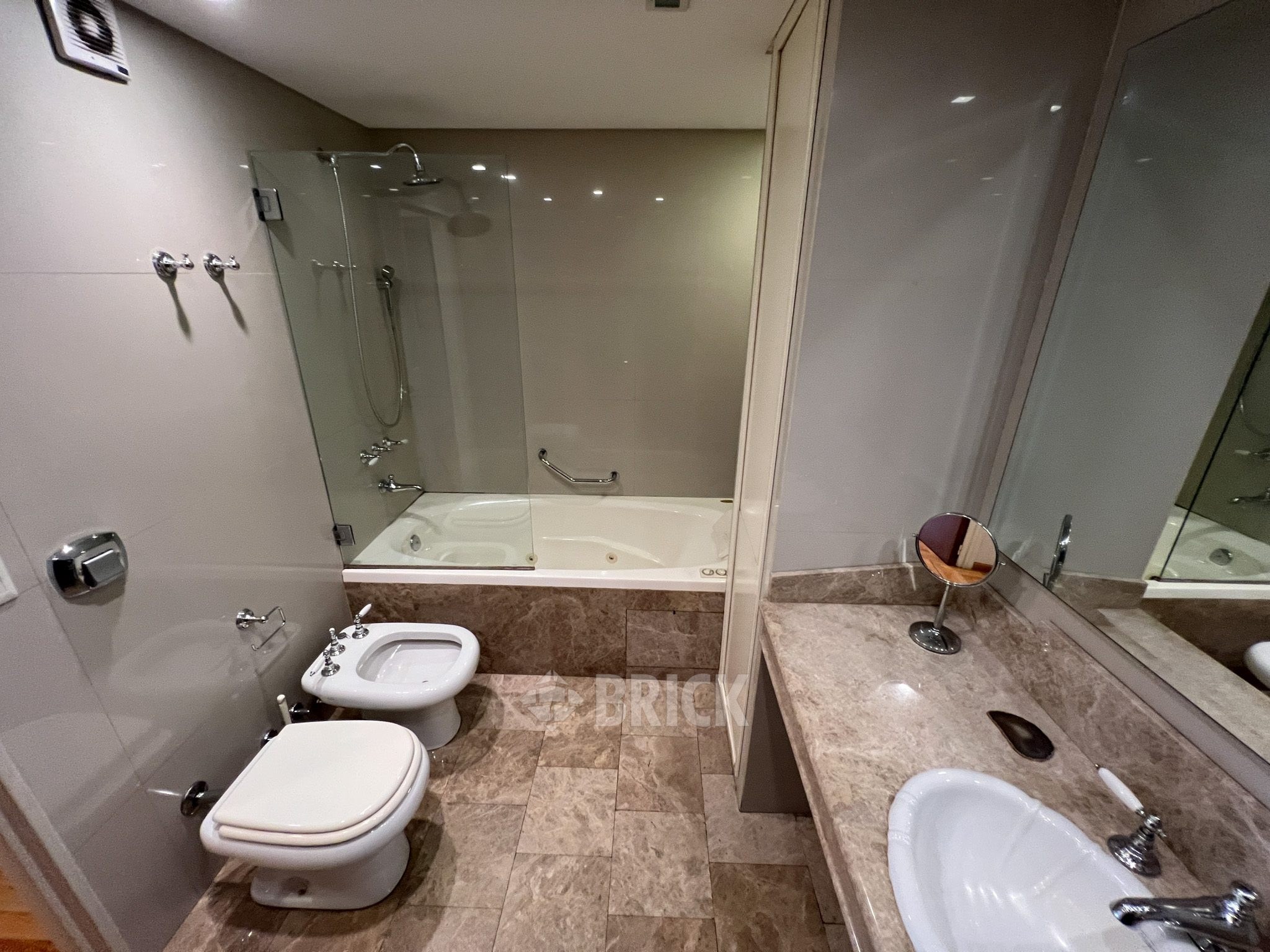 ALBERDI, JUAN B., AV. al 1000 Piso 6 31