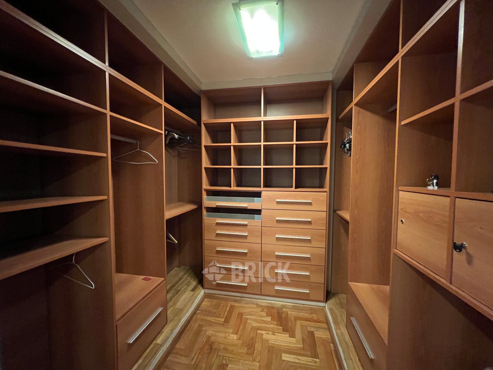 ALBERDI, JUAN B., AV. al 1000 Piso 6 32