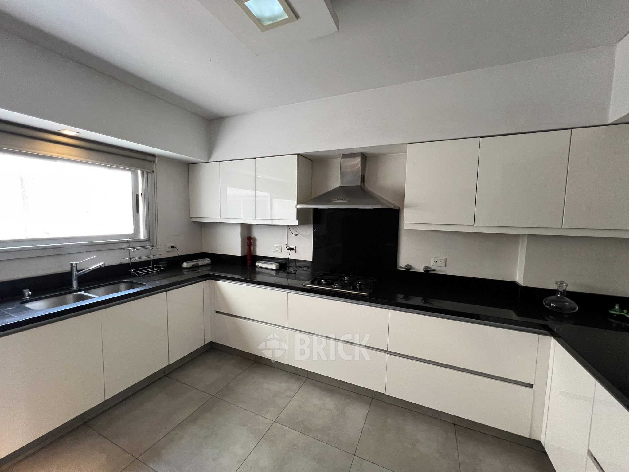 ALBERDI, JUAN B., AV. al 1000 Piso 6 46