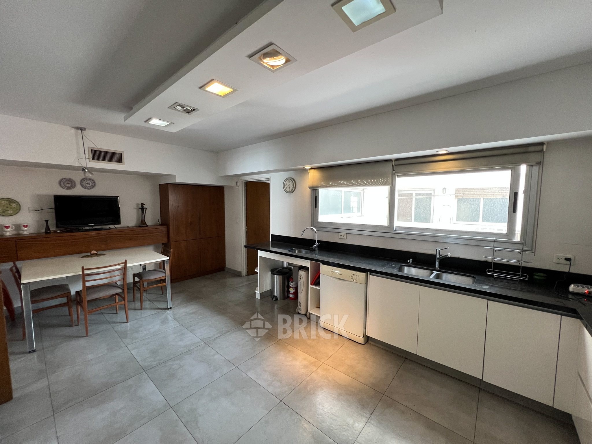 ALBERDI, JUAN B., AV. al 1000 Piso 6 47