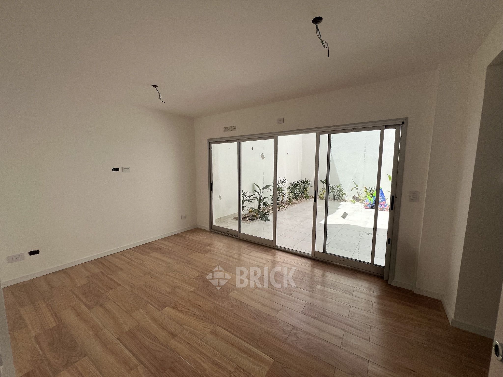 ALVAREZ, JULIAN al 700 Piso PB 1