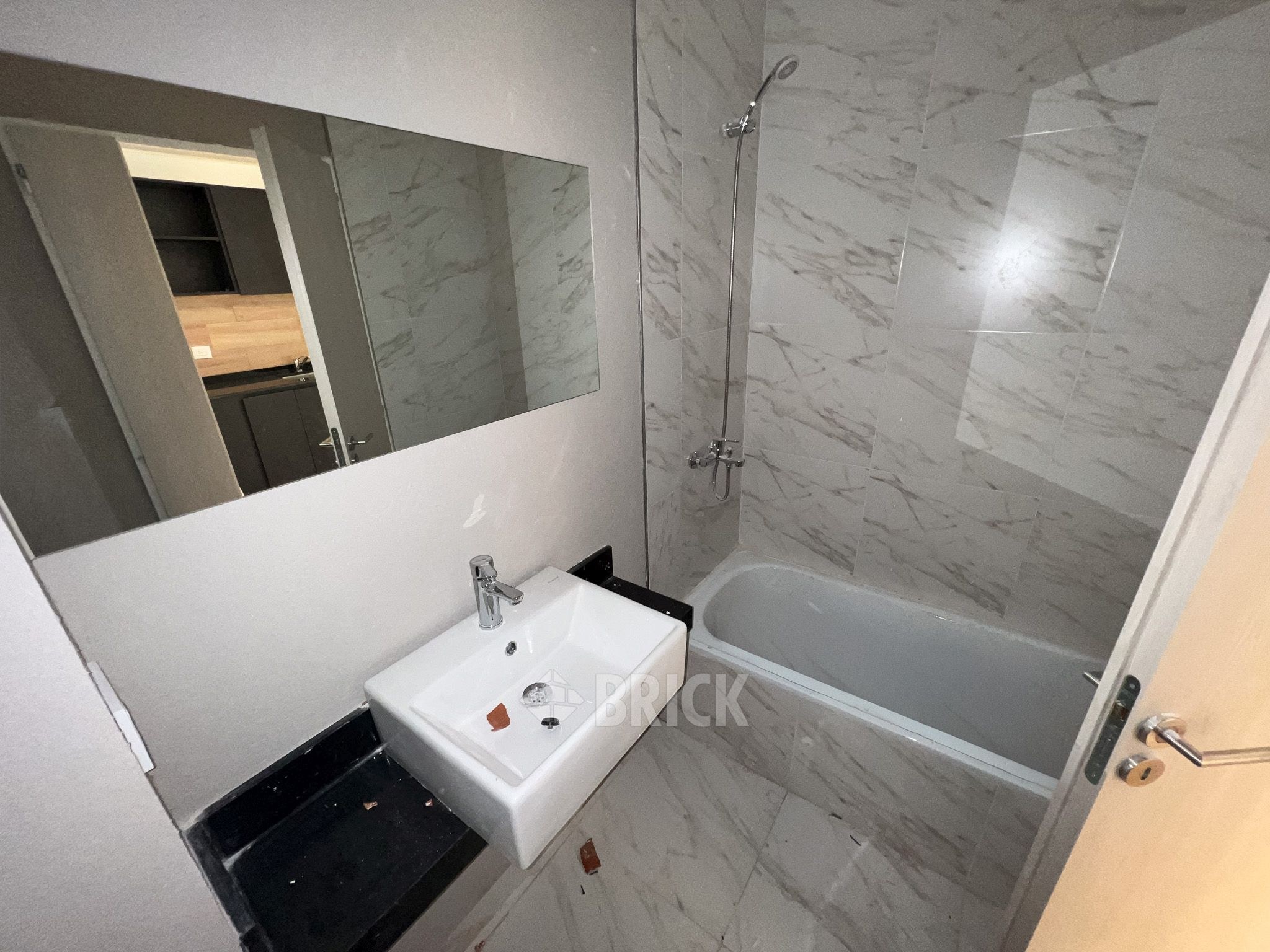 ALVAREZ, JULIAN al 700 Piso PB 10