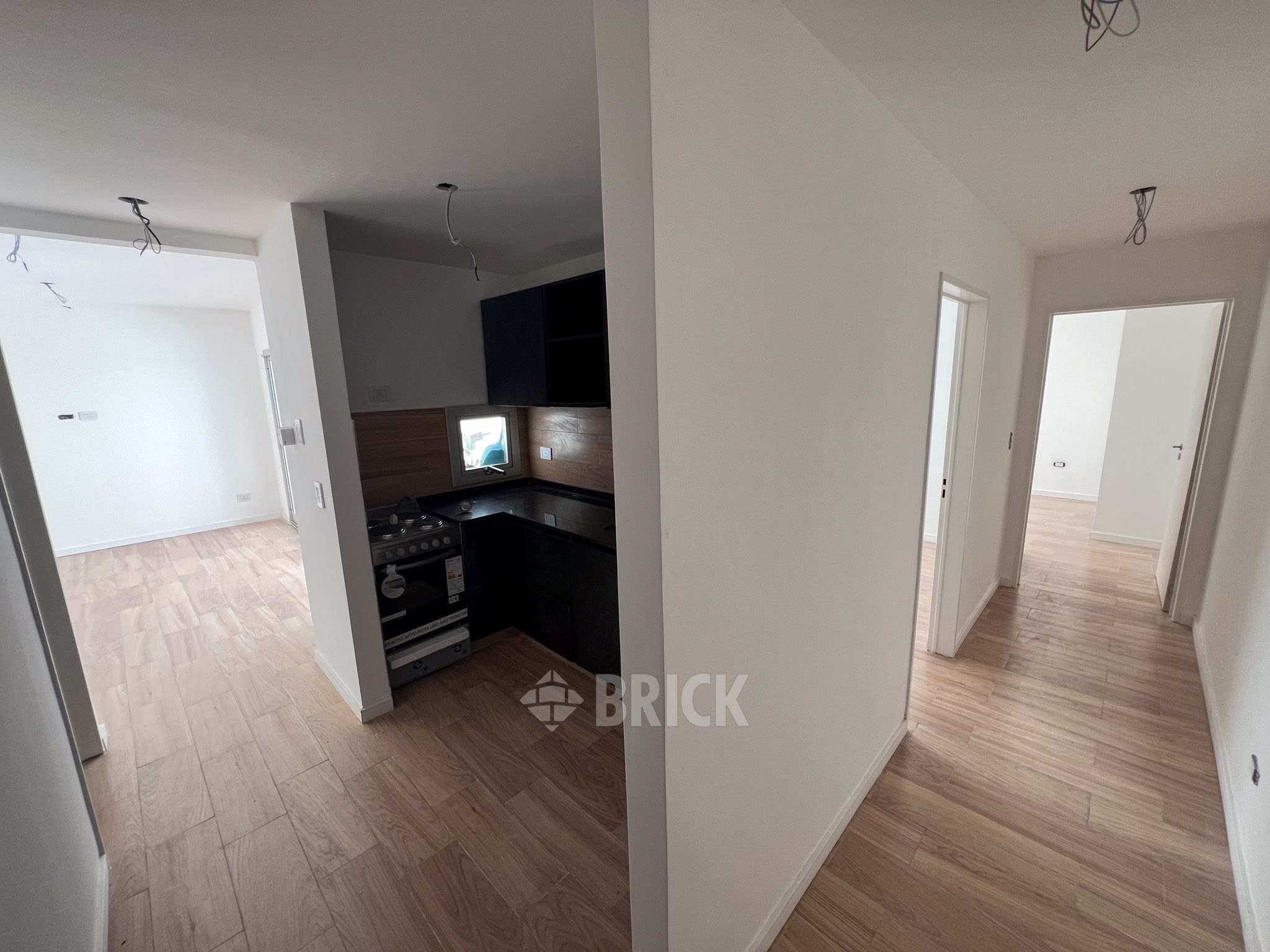 ALVAREZ, JULIAN al 700 Piso PB 11