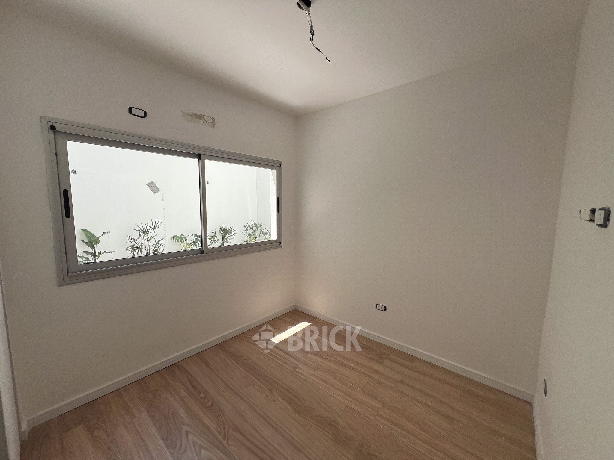 ALVAREZ, JULIAN al 700 Piso PB 12