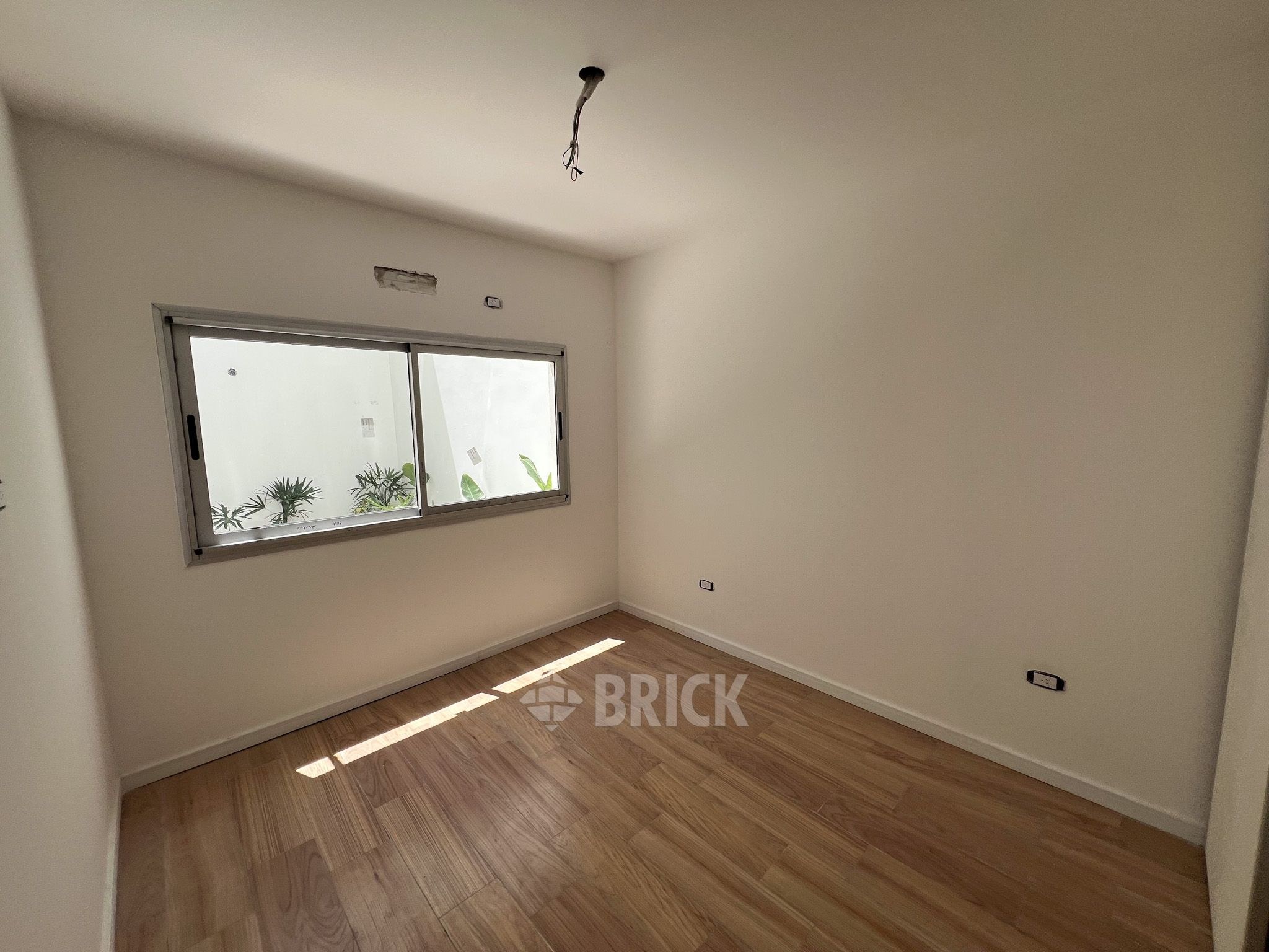 ALVAREZ, JULIAN al 700 Piso PB 14