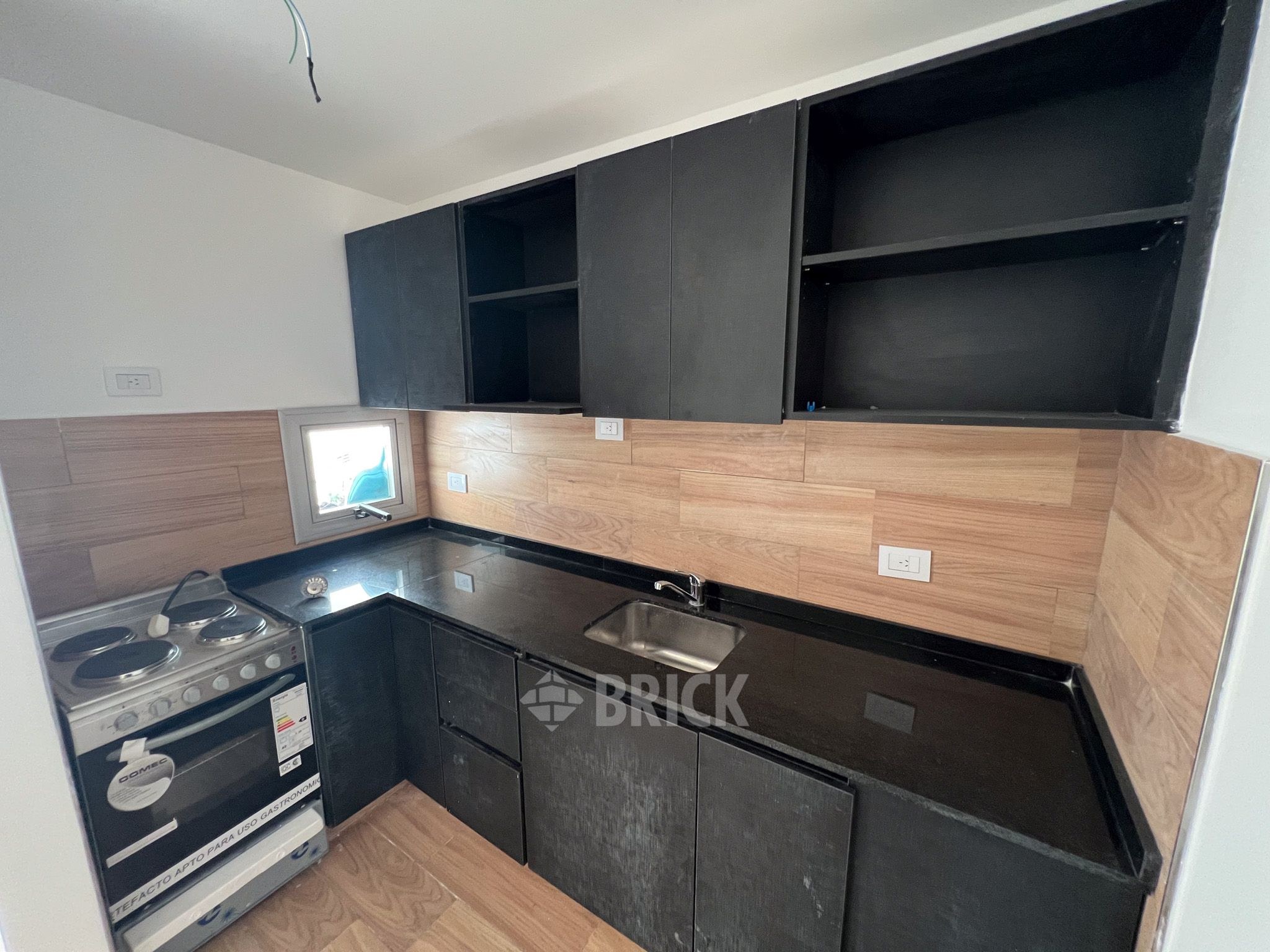 ALVAREZ, JULIAN al 700 Piso PB 16