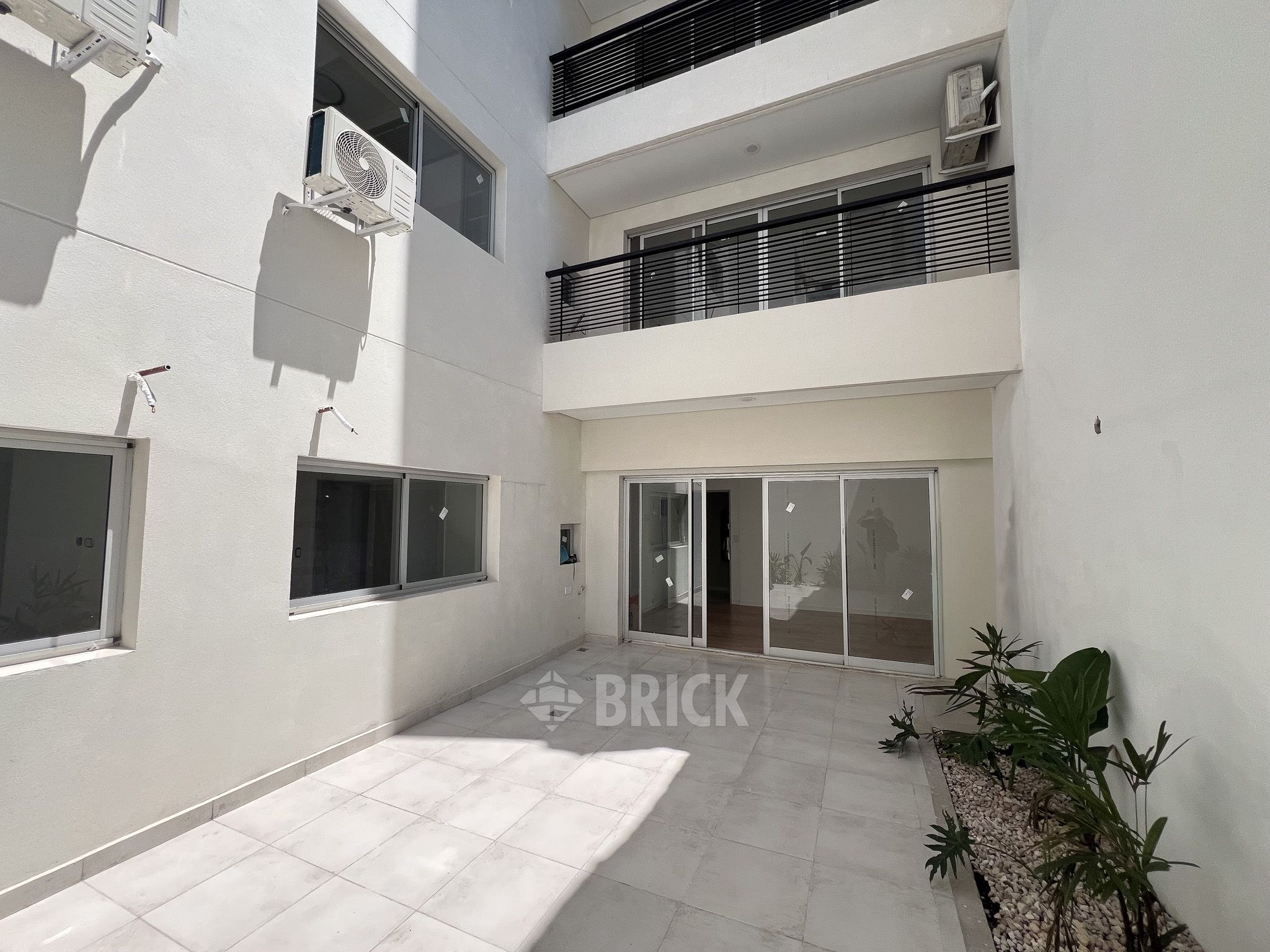 ALVAREZ, JULIAN al 700 Piso PB 5