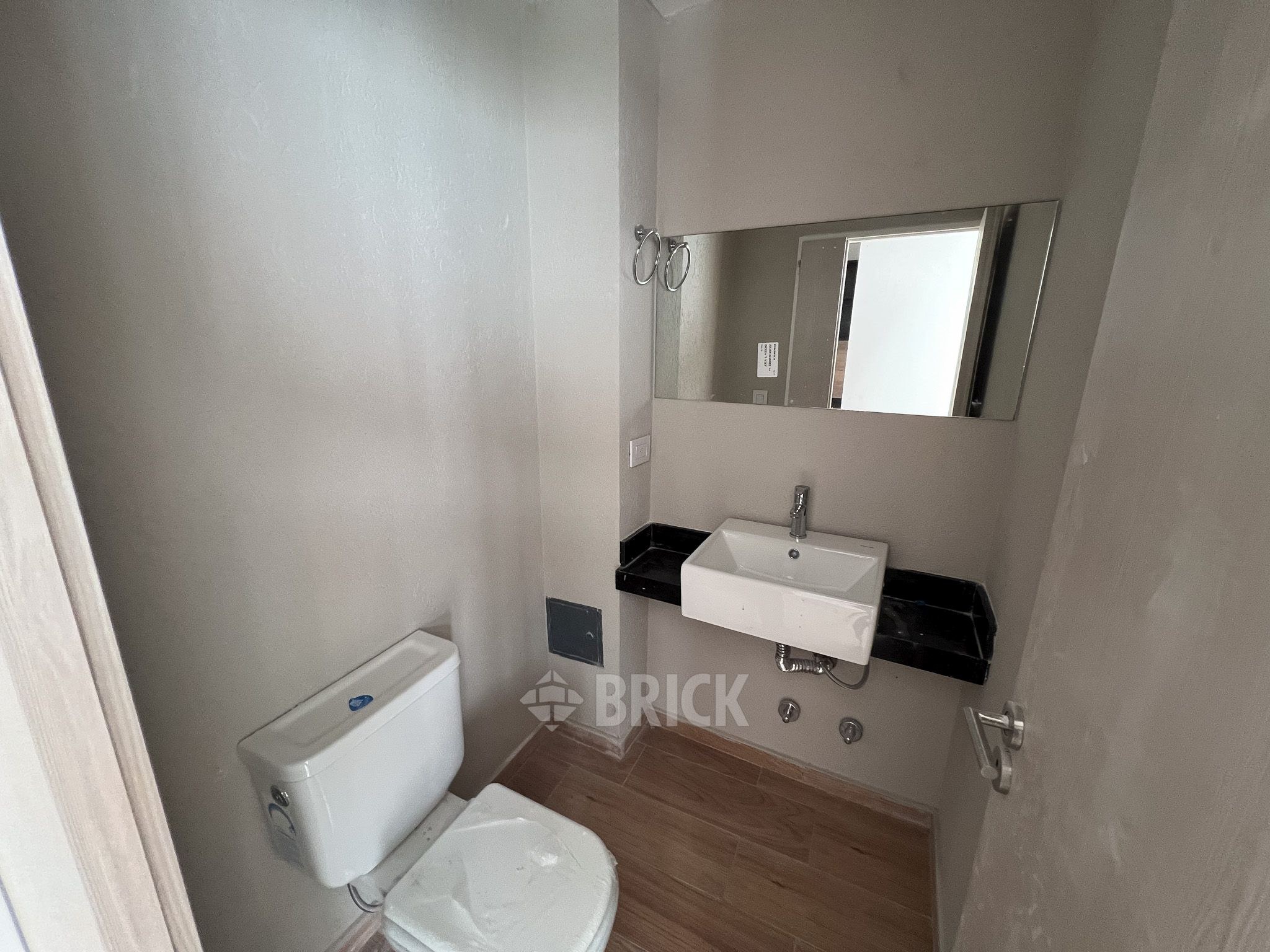 ALVAREZ, JULIAN al 700 Piso PB 6