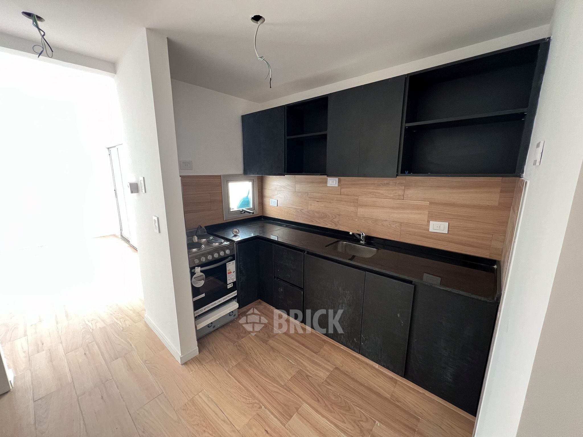 ALVAREZ, JULIAN al 700 Piso PB 8