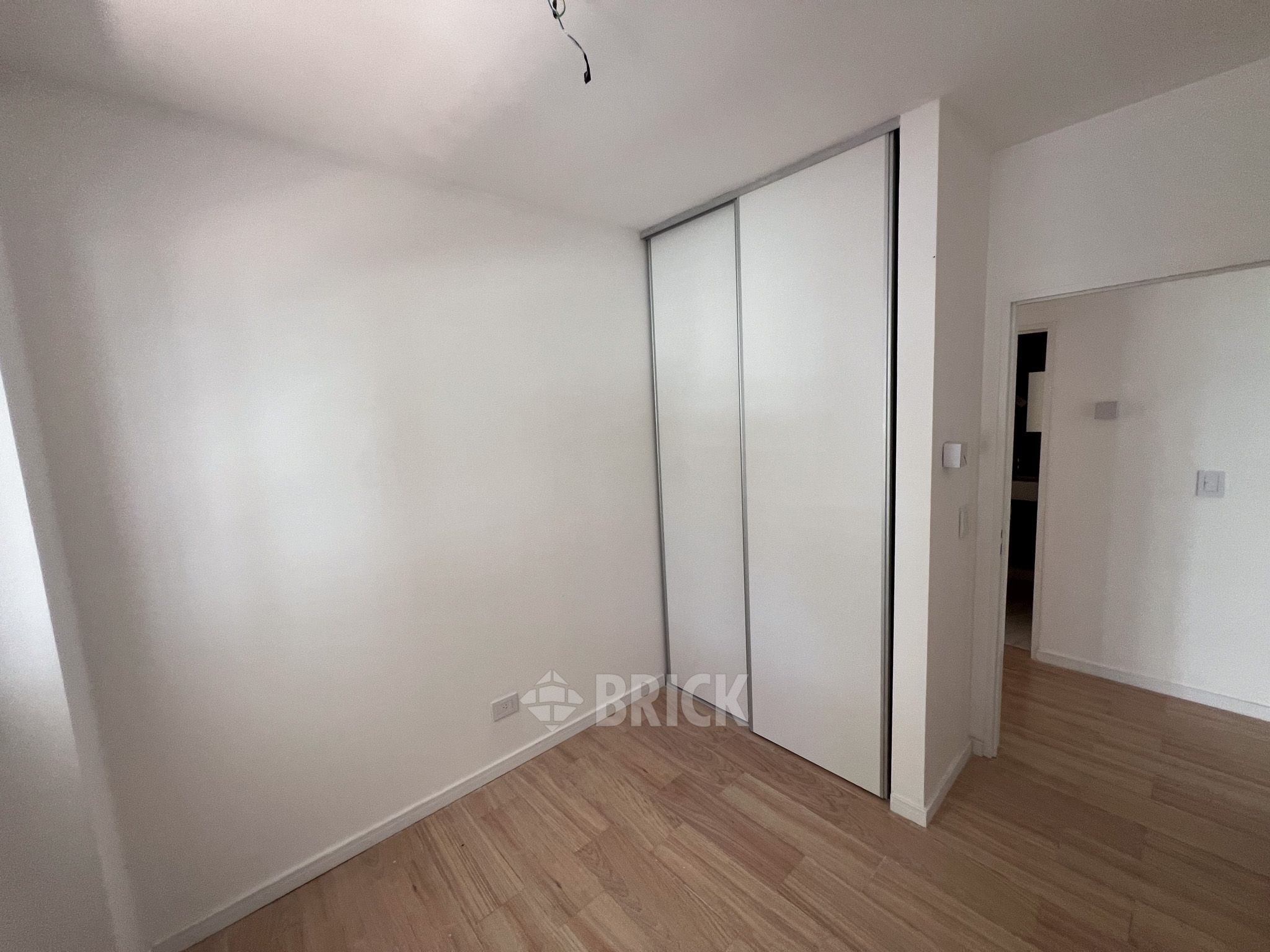 ALVAREZ, JULIAN al 700 Piso 1 10