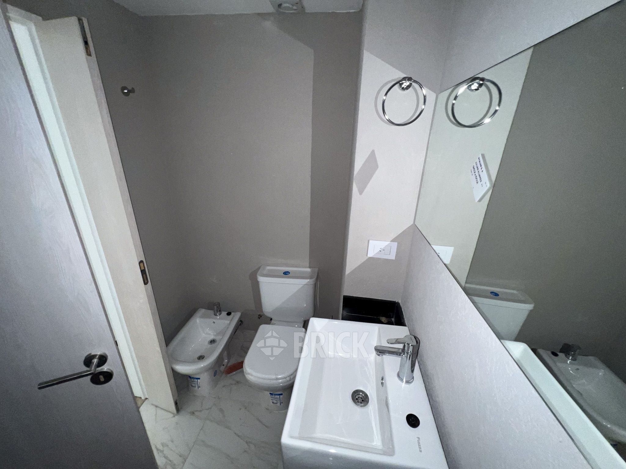 ALVAREZ, JULIAN al 700 Piso 1 14