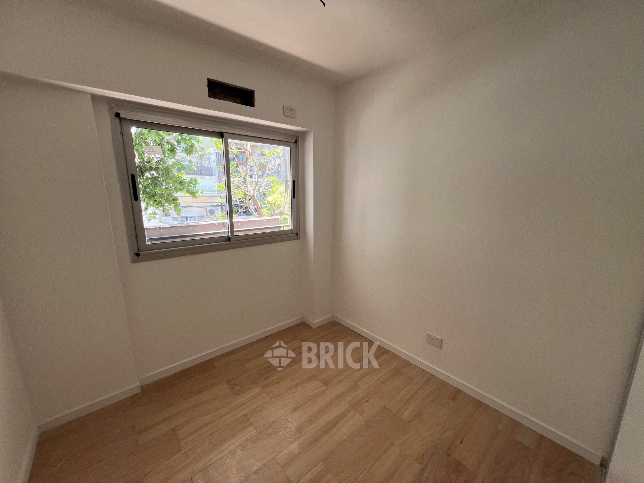 ALVAREZ, JULIAN al 700 Piso 1 9