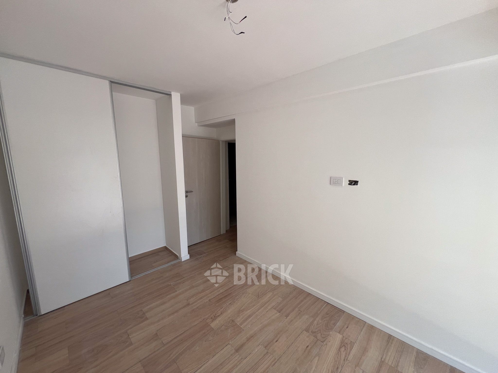 ALVAREZ, JULIAN al 700 Piso 2 12