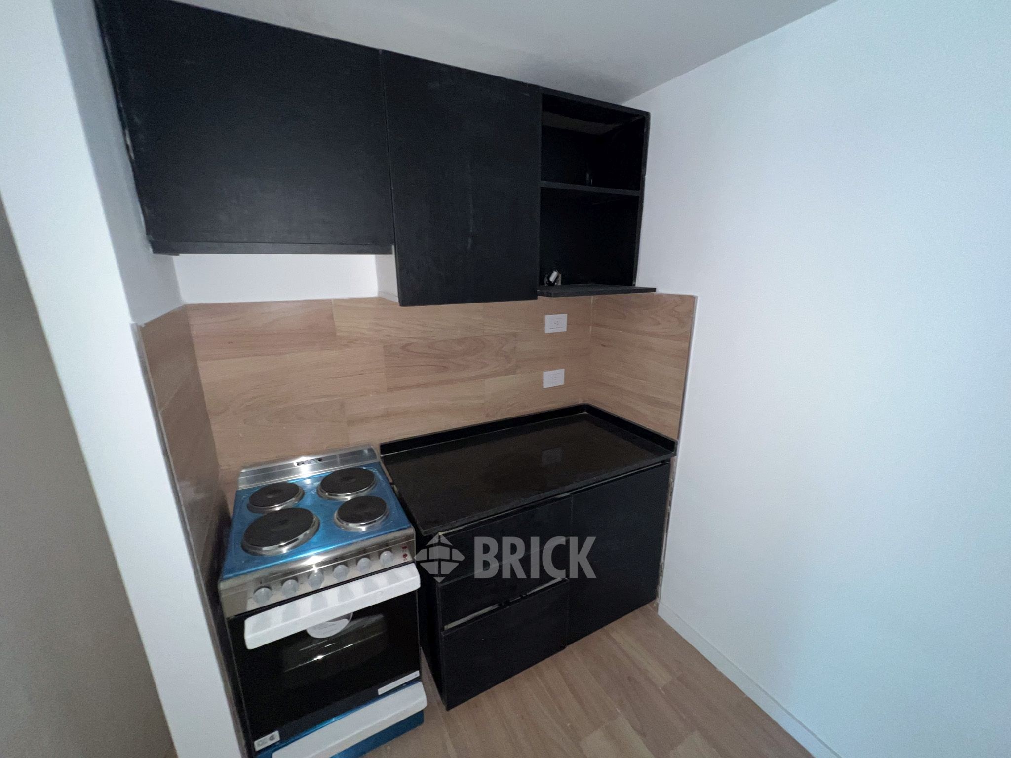 ALVAREZ, JULIAN al 700 Piso 2 17