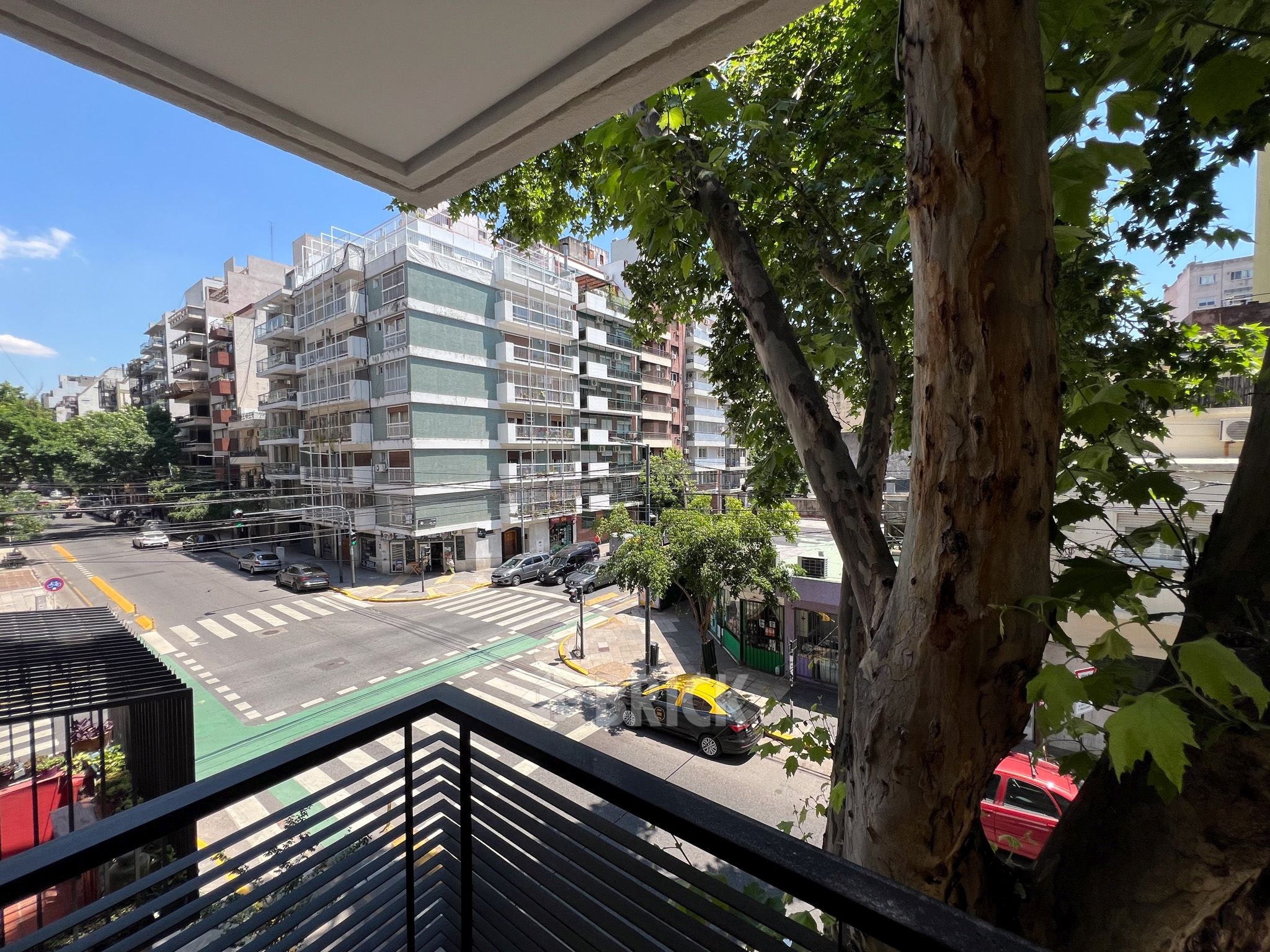 ALVAREZ, JULIAN al 700 Piso 2 5