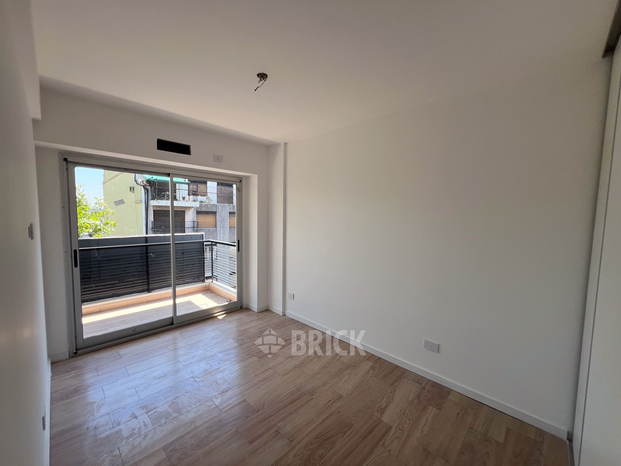 ALVAREZ, JULIAN al 700 Piso 6 16