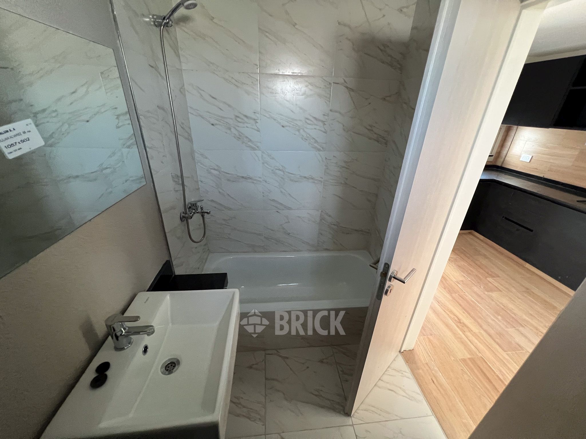 ALVAREZ, JULIAN al 700 Piso 6 12