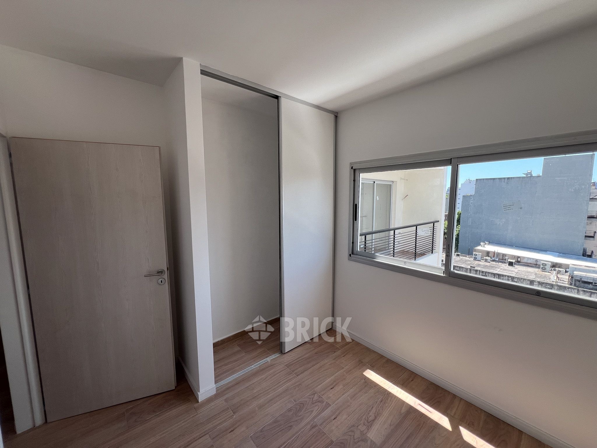 ALVAREZ, JULIAN al 700 Piso 6 14