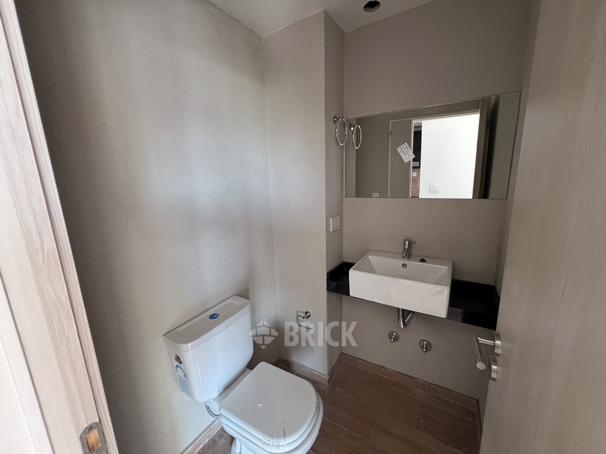 ALVAREZ, JULIAN al 700 Piso 6 7