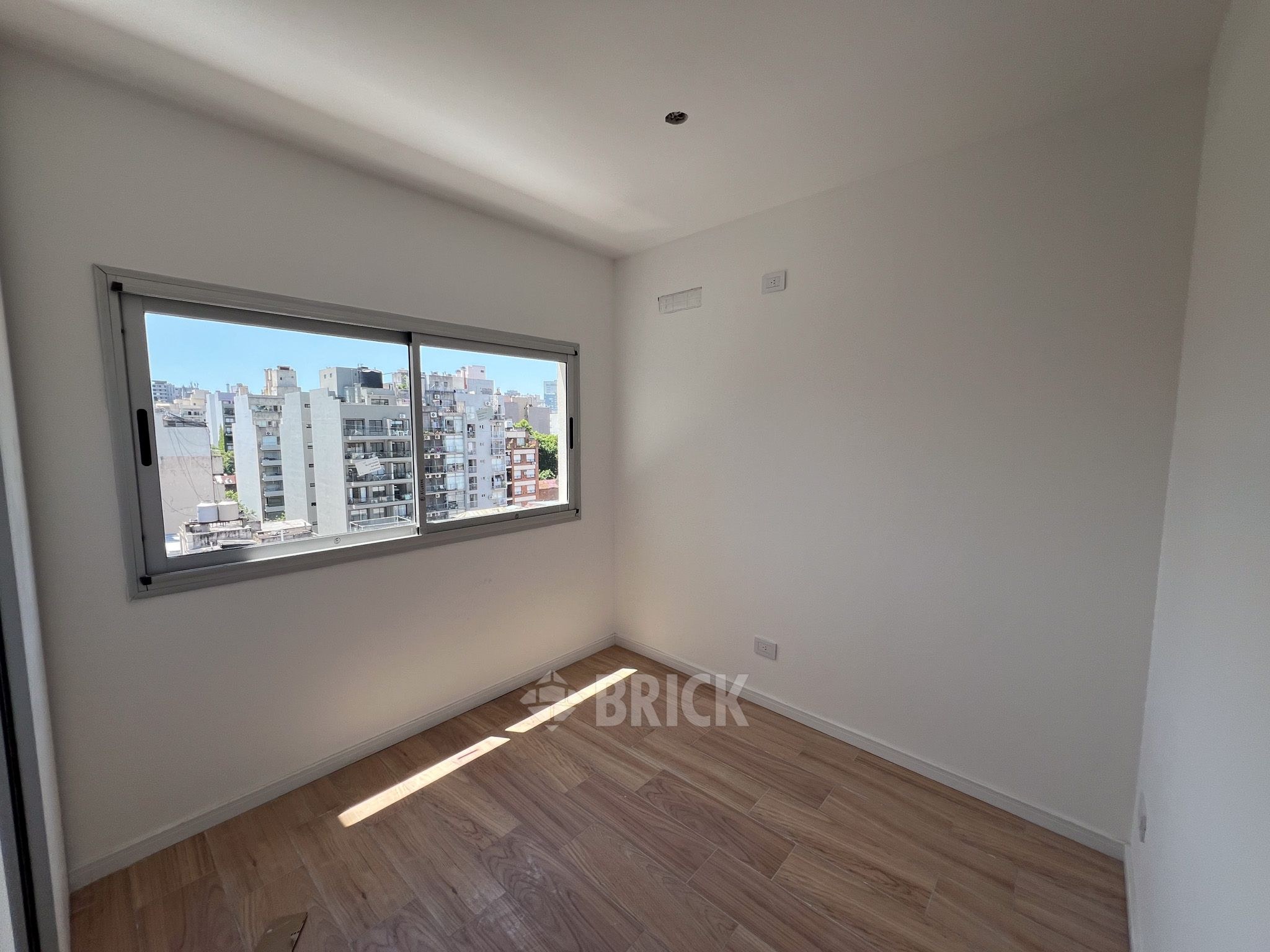 ALVAREZ, JULIAN al 700 Piso 8 13