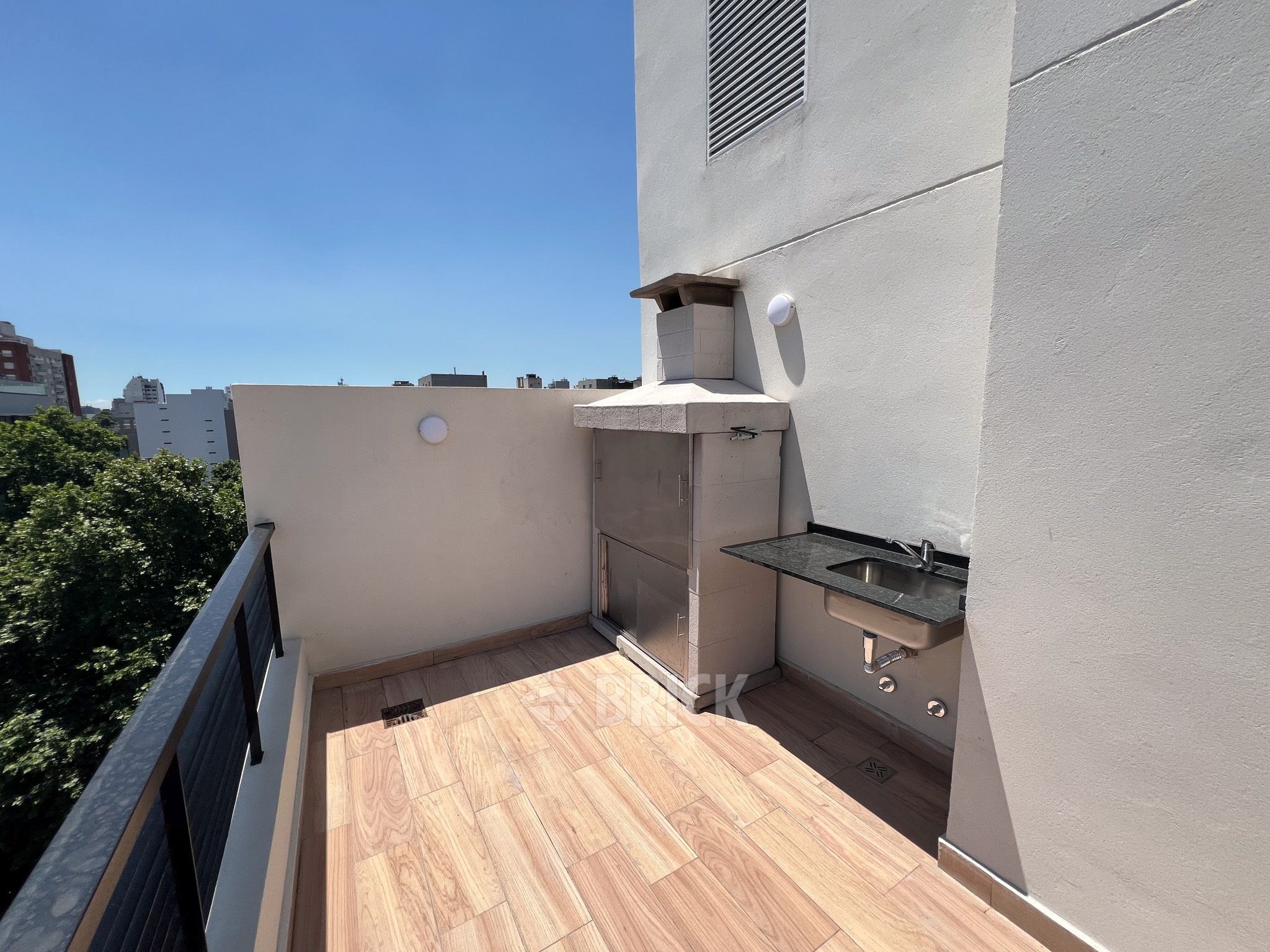 ALVAREZ, JULIAN al 700 Piso 8 20