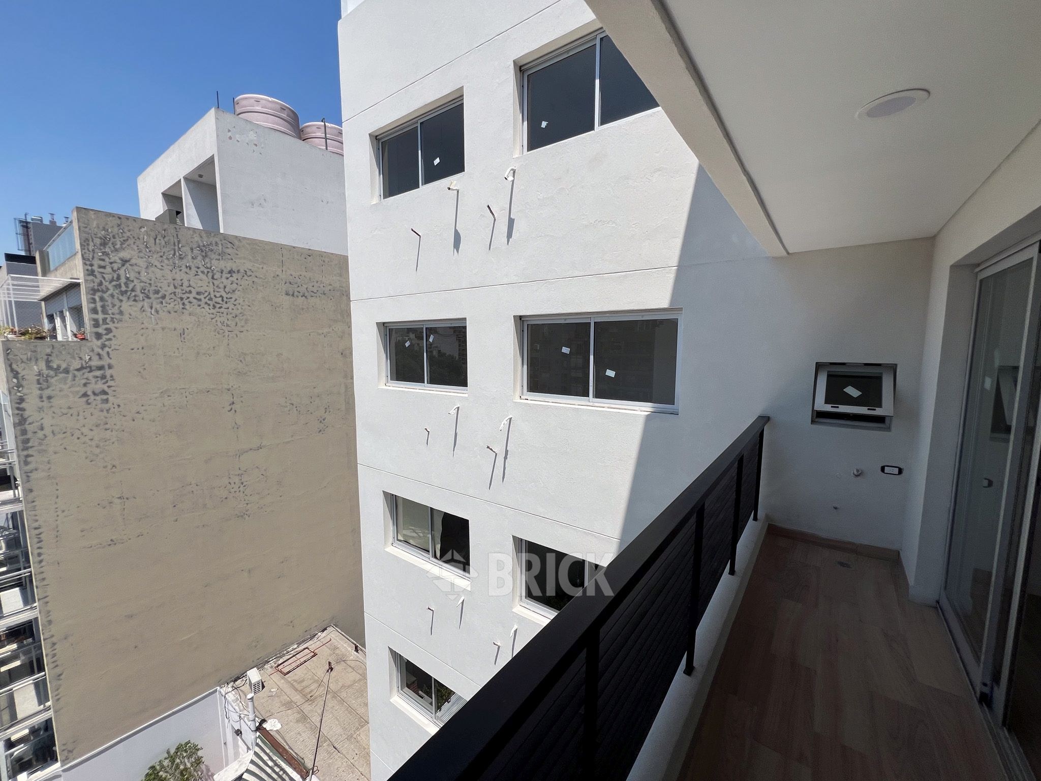 ALVAREZ, JULIAN al 700 Piso 8 5