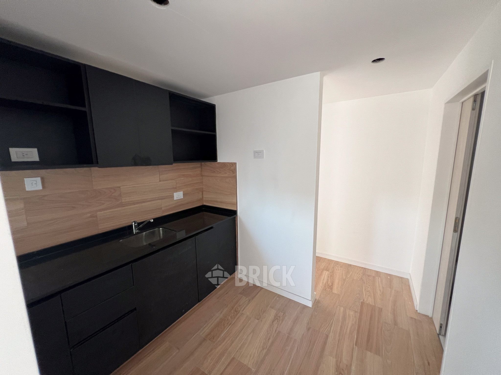 ALVAREZ, JULIAN al 700 Piso 8 7