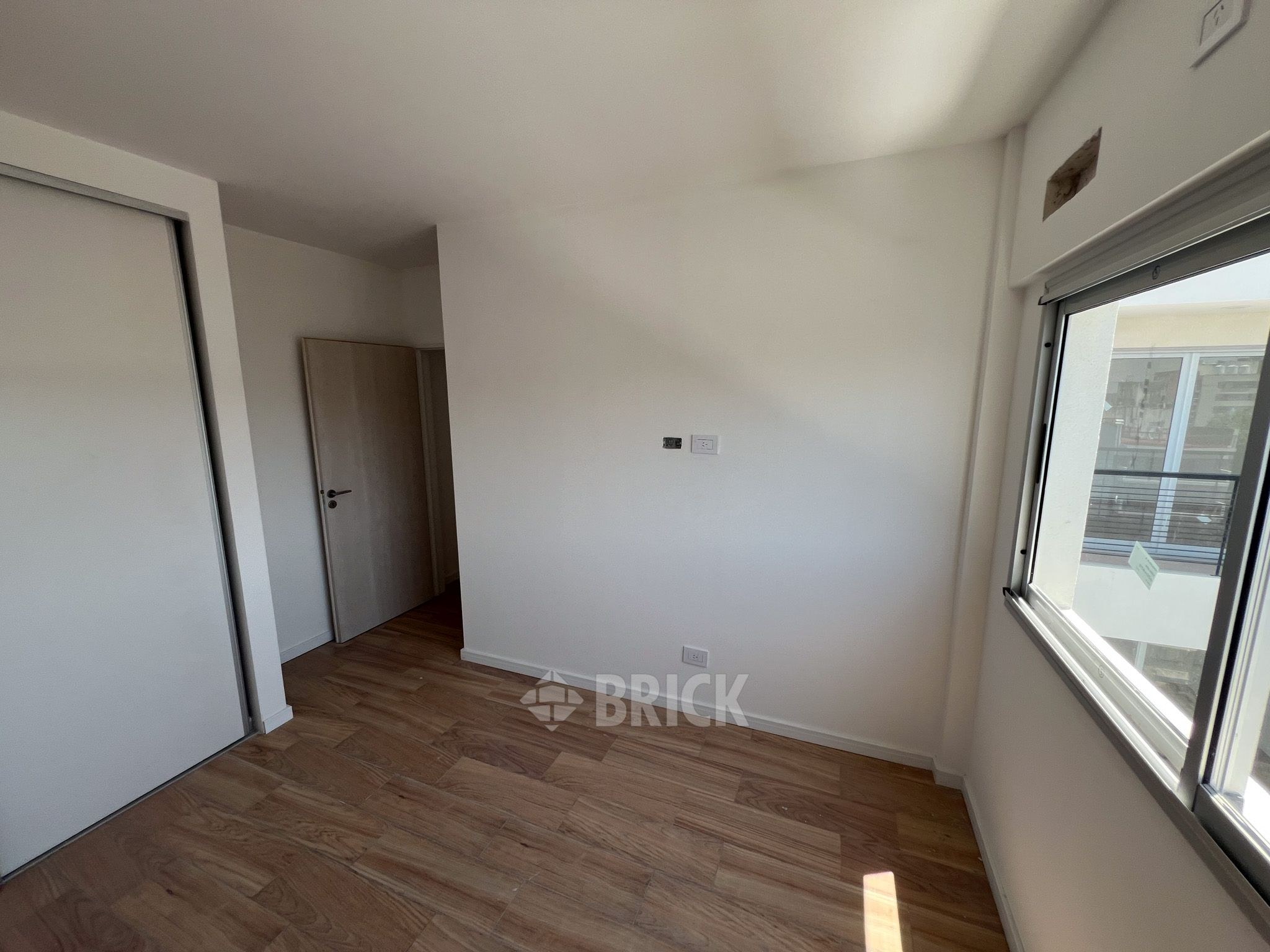 ALVAREZ, JULIAN al 700 Piso 9 16