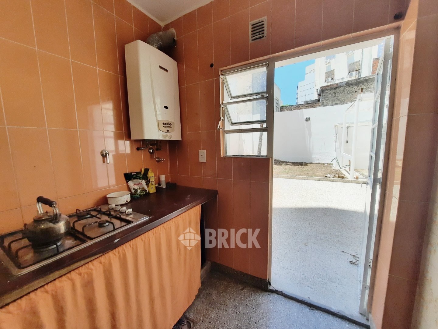 PAYSANDU al 1900 Piso PB 24