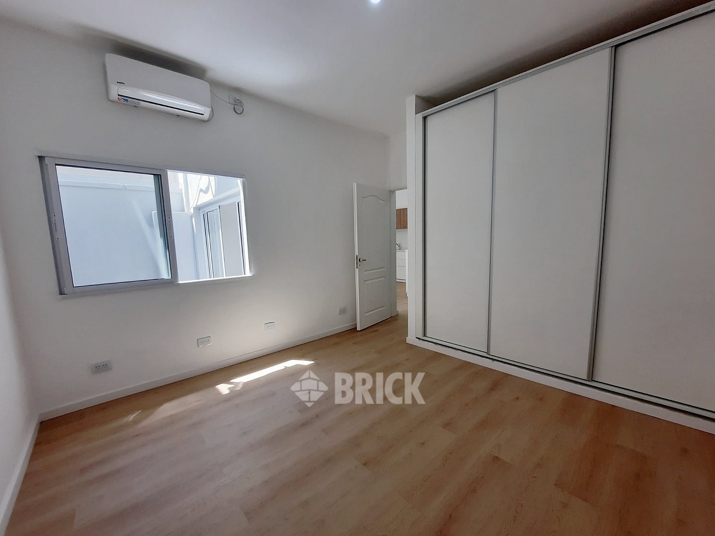 ESPINOSA al 1500 Piso PB 15