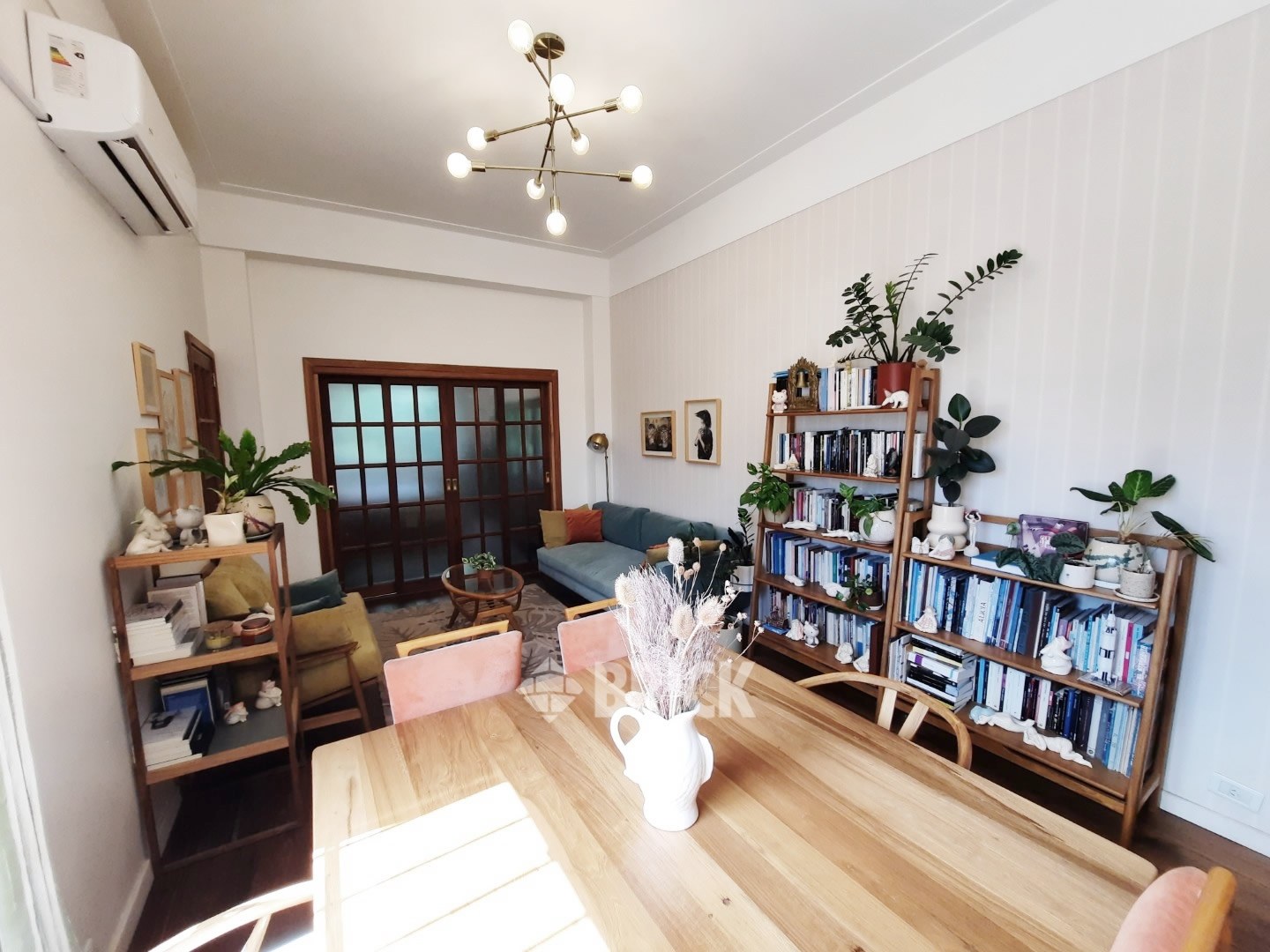 RIVADAVIA, AV. al 6200 Piso 2 3